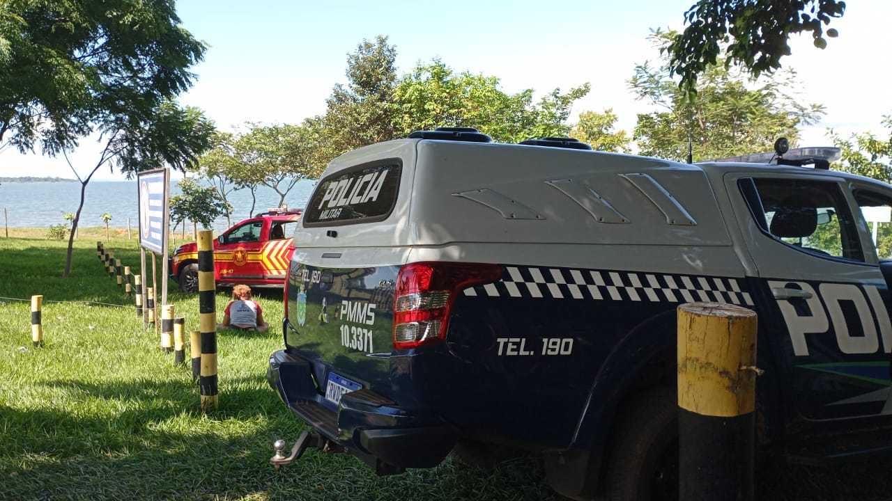 Equipes dos Bombeiros Militar e Pol&iacute;cia Militar no local - Foto: Jornal da Nova